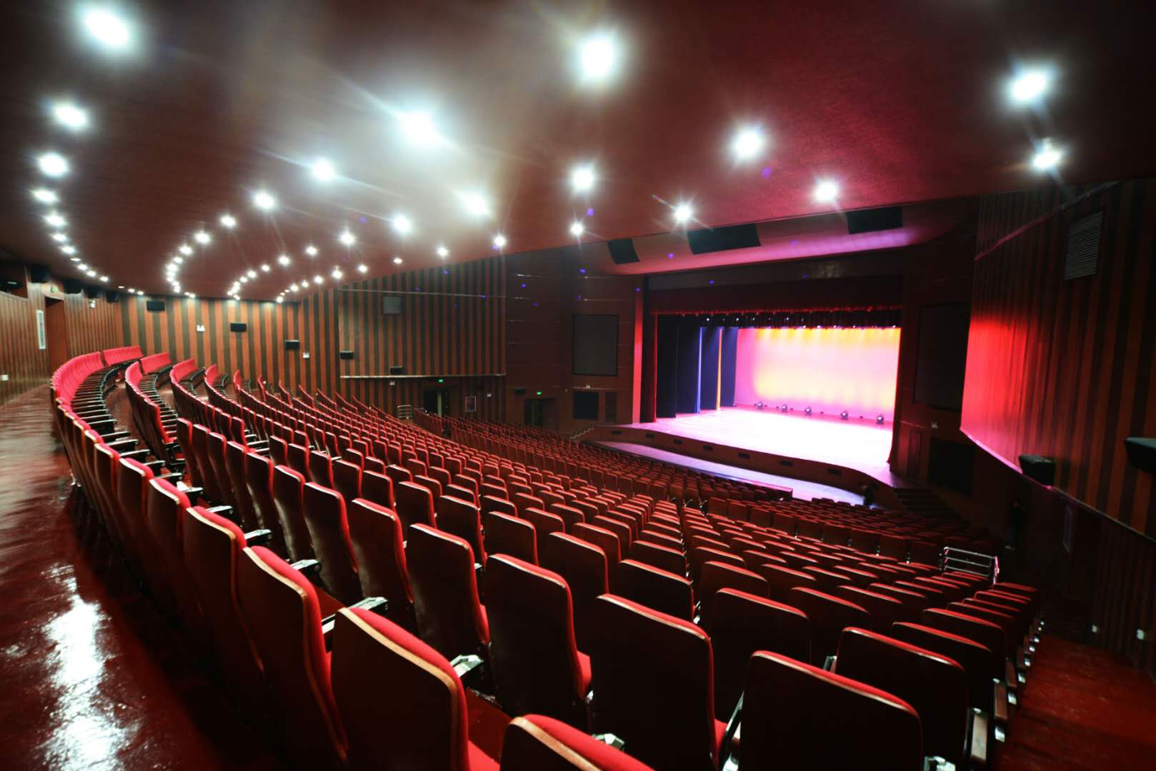 舞臺(tái)演出中的音響設(shè)備有哪些種類